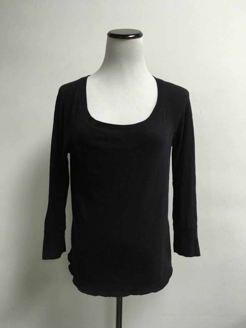 James Perse navy blue scoop neck knit cotton top curved hem 1 S